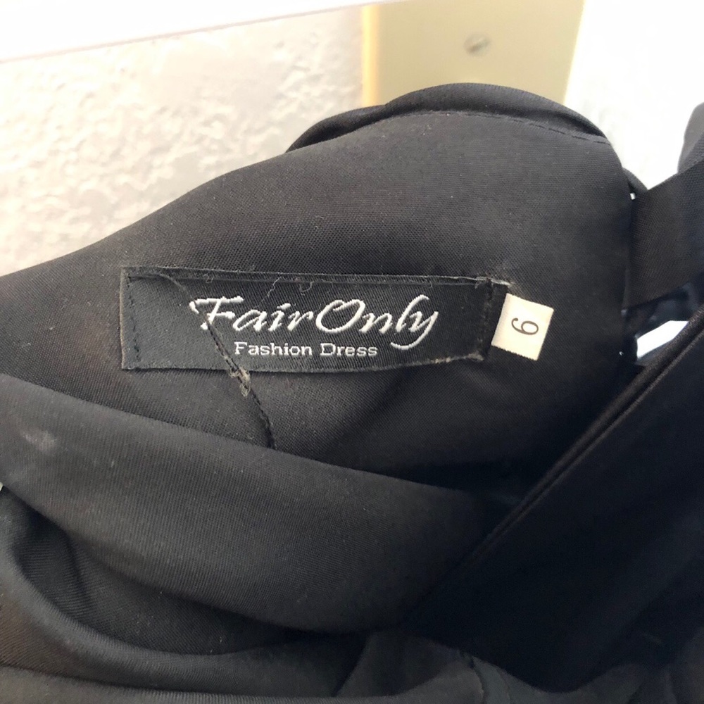 Dress - Picture 3 of 3